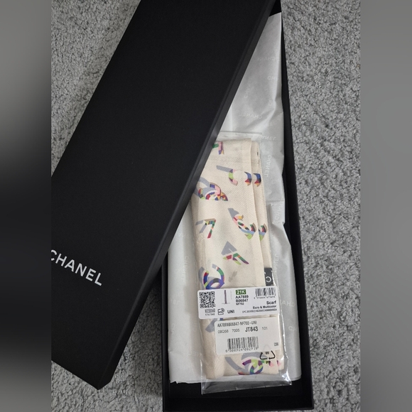 NWT Chanel Ecru/Multicolor Silk Slim Bandeau Twilly - Picture 1 of 6